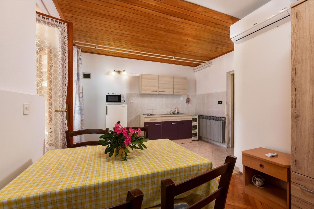 Apartments And Room Pergola โรวีน ภายนอก รูปภาพ