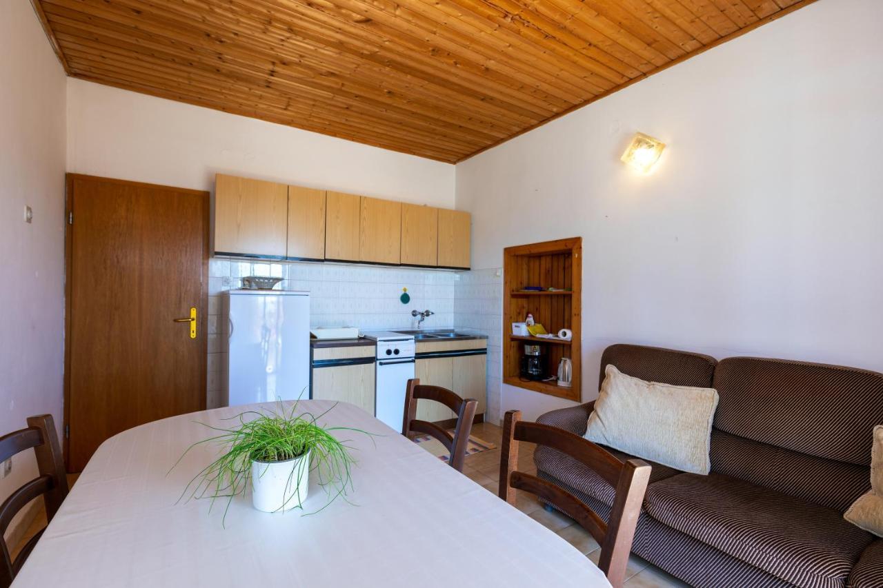 Apartments And Room Pergola โรวีน ภายนอก รูปภาพ
