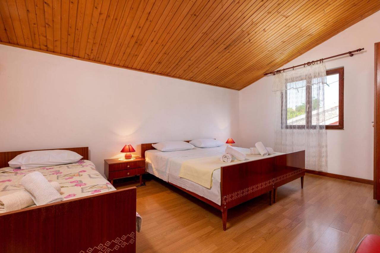 Apartments And Room Pergola โรวีน ภายนอก รูปภาพ
